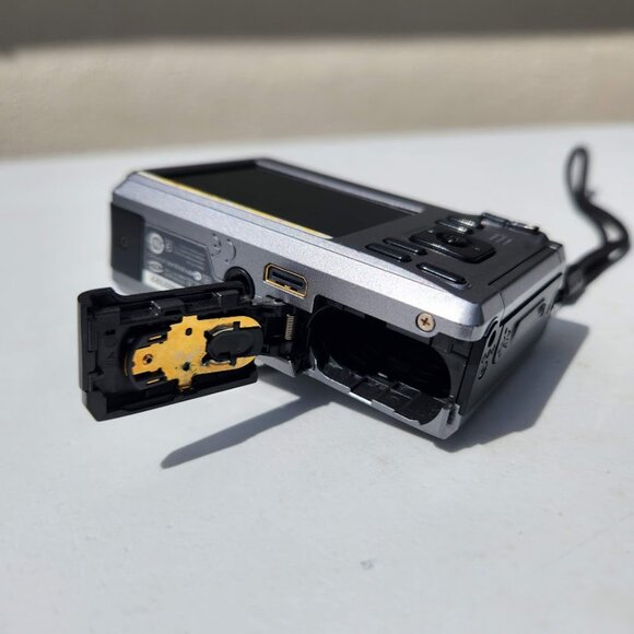 Kodak EasyShare Y2K Z1275 12.1 MP Digital Camera 5X Optical Zoom FOR PARTS ONLY - Picture 6 of 9